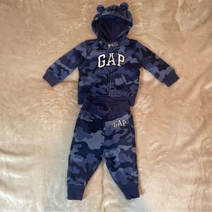 GAP Baby Boys Blue Camo Bear outfit sweatpants and sweatshirt. Size 6-12 months